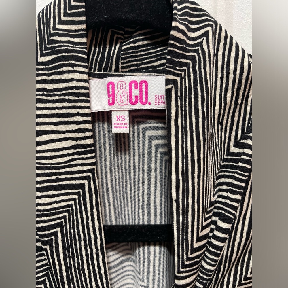 9&CO. Black and tan illusion twist neck and wrap. Size XS - Picture 2 of 3